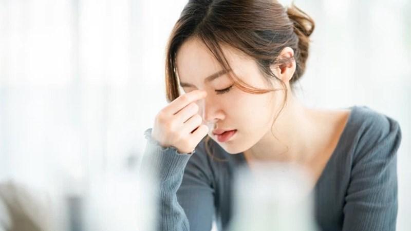 Dừa cạn hỗ trợ điều trị khí hư ở nữ giới